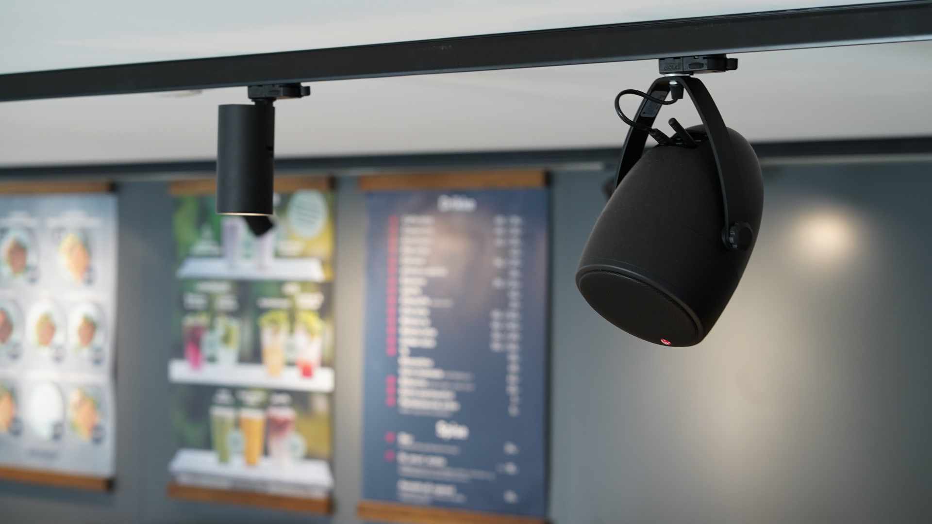 Trådløs højttaler til lysskinne